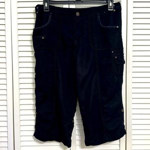 Khaki & Company Classic Black Zip & Cargo Pockets Adjustable Capri & Bermuda 10